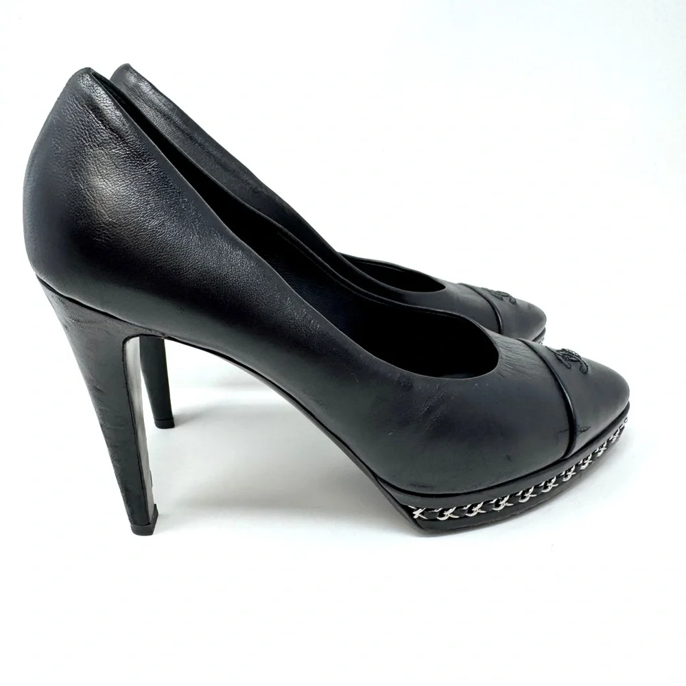 CHANEL Cap Toe Interlocking CC Chain-Trim Platform Pumps - Black Leather size 40